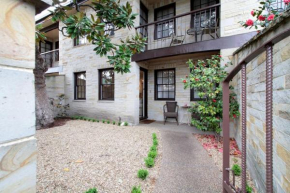 Magnolia on Colville - Historic Riverside Elegance